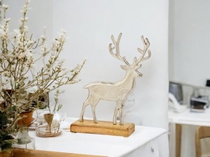 Escultura de mesa geométrica de madera decorativa con acabado rústico Ideal para decoración festiva o exhibición de hogar moderna y elegante - Product Image 5