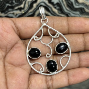 Collar Elegante y Único de Ónix Negro con Colgante de Moissanita, Joyería Fina para Mujer, Ideal para Fiestas - Product Image 3