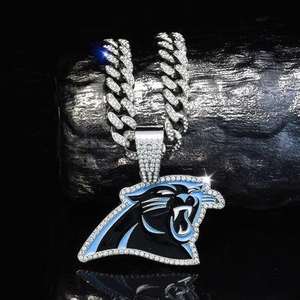Collar con Colgante de Animales de la NFL, los Carolina Panthers, Unisex, en Plata con Baño de Rodio y Oro de 14K, Estilo Hip-Hop, con Moissanita, en Oferta - Product Image 2