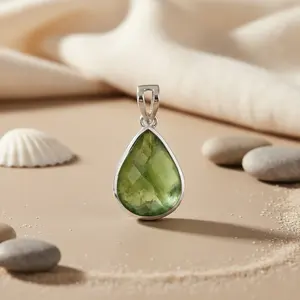 Pendentif en argent 925 avec pierre précieuse verte en forme de larme pour femmes, plaqué rhodium, style religieux, charme, bijoux en or blanc - Product Image 1