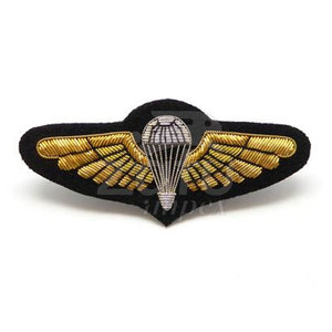 Insignia de chaqueta de diseño personalizado a precio de fábrica hecha en Pakistán, la mejor calidad, precio barato, insignia de chaqueta bordada - Product Image 6