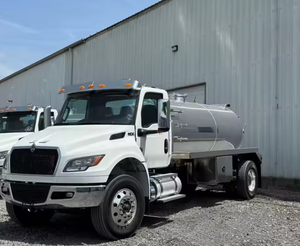 PRECIO AL POR MAYOR Camión de Vacío Usado MV607 4x2 Equipado con un Tanque de Aluminio de 2,100 Galones, Camión de Trabajo Mediano para Exportación a Todo el Mundo - Product Image 3