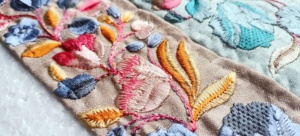 Cordones bordados a máquina hechos a medida en tres colores en diseños florales y para vestidos de novia en 1,75 pulgadas de ancho - Product Image 5