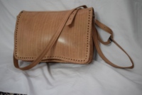 Sac bandoulière en cuir véritable Moroccan Soul avec motif sculpté Modèle 769 Fabriqué au Maroc