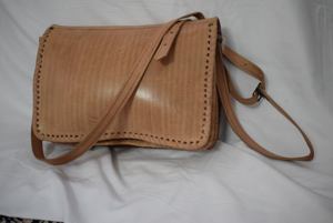 Bolso cruzado tallado de cuero genuino - Product Image 6