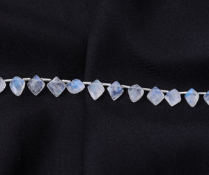 Perles de cristal de pierre de lune arc-en-ciel ovales à facettes de haute qualité avec éclat blanc, certifiées par un tiers pour bijoux faits à la main - Product Image 4