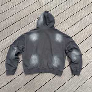 Sudadera Corta Vintage Lavada al Ácido Personalizada por el Fabricante, Sudadera con Capucha de Algodón para Hombre, Estilo Francés, con Cierre, Estampado DTG, Pedrería, Desgastada. - Product Image 1