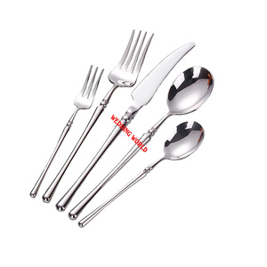 Ensemble de cinq pièces de couverts en métal brillant poli couverts décoratifs classique élégant vente en gros de couverts de créateur - Product Image 1