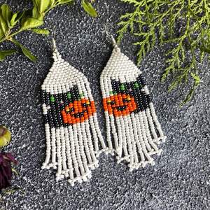 Boucles d'oreilles d'Halloween brodées de perles de rocaille faites à la main Boucles d'oreilles brodées d'Halloween en perles de rocaille uniques Boucles d'oreilles personnalisées complètes - Product Image 2