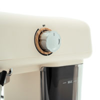 Ker Press Xpress offoffee Ker Aker 1050 W y 15 bares. Capacidad de 1,20 L con bandeja de caída extraíble y 2 tamaños de filtros