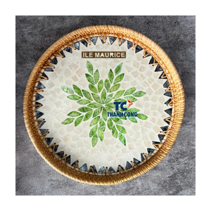 Plateau rond en rotin fait main de haute qualité avec plateau de service en gros MOP idéal pour les maisons côtières et les centres de villégiature à l'île Maurice - Product Image 3