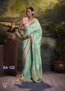 Dernier designer Pure Dola Silk avec bordure en dentelle fantaisie et broderie Worked Blouse saree - Product Image 4
