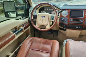 LISTO PARA CONDUCIR - USADO, VOLANTE A LA IZQUIERDA |   Ford F-450 Super Duty King Ranch Crew Cab Power 4x4 FX4 2010 - Product Image 4