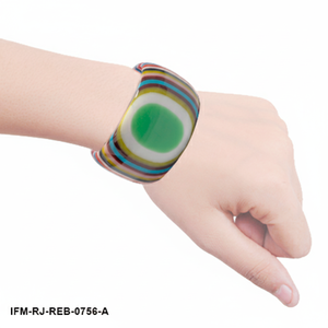 Brazalete de Resina Retro con Rayas Multicolores, Brazalete Grueso de Resina Hecho a Mano, Joyería Geométrica Vibrante - Product Image 2