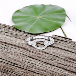 Bague en diamant de taille ronde Moissanite de 0.08 carats inspirée de la chaîne moderne en E-F/VVS-VS sertie de broches en platine pour elle - Product Image 4