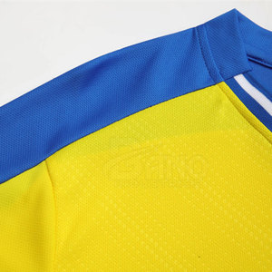 El uniforme del fútbol de los hombres del poliéster 100% al por mayor fija el servicio del OEM del color liso del estilo diferente disponible - Product Image 4