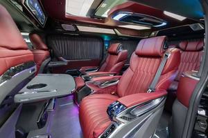 Minibus de Luxe VIP 2026 - Noir - Gris Métallisé - Moteur Diesel/Essence - Conduite à Gauche - Cuir - Transmission Automatique - Émissions Euro V - Prêt à l'Exportation - Product Image 3