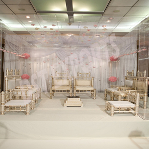 Chaises Mandap de mariage en bois de teck élégantes Ensemble de chaises Mandap en bois de mariage moderne Chaises Vidhi Mandap de mariage Gujrati dorées - Product Image 4