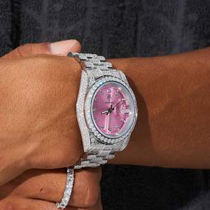 Montre unisexe plaquée or rose avec diamants taille brillant et perles d'eau douce, cadran chocolat, sertissage pavé, forme couronne, idéale pour cadeau de mariage - Product Image 6