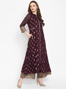 Tenue Prête-à-Porter Élégante pour Femme : Kurta et Palazzos en Viscose Teinte, Motif Tissé, Coupe Trapèze, Style Classique, Col Mandarin - Product Image 5