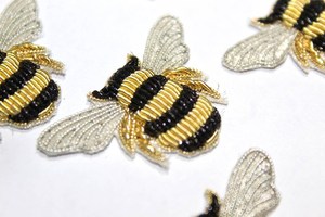 Insignias de borde Merrow adhesivas de tela de sarga de alambre de lingotes, insignias de moda bordadas hechas a mano puras con su propio logotipo a la venta - Product Image 6