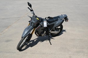 Motocicleta Suzuki DR-Z4S 2025 de Doble Propósito con Motor EFI de 398cc, Chasis de Acero de Doble Viga y Sistema de Conducción Inteligente Suzuki - Product Image 5
