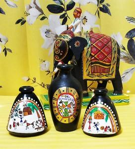 Elegante Juego de 3 jarrones de terracota pintados a mano para flores o jardineras y Exhibición cultural en cualquier habitación a precio de fábrica - Product Image 2