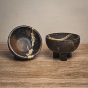 Cuenco de resina artístico para Decoración de mesa moderna hecho a mano con colores vibrantes y acabado de superficie brillante pulido suave - Product Image 3