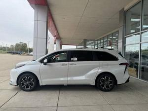 TOYOTA SIENNA PLATINUM NEUVE 7 PASSAGERS 4 CYLINDRES 5.5L 1KM 18 PLACES DIESEL TRANSMISSION AUTOMATIQUE - Product Image 5