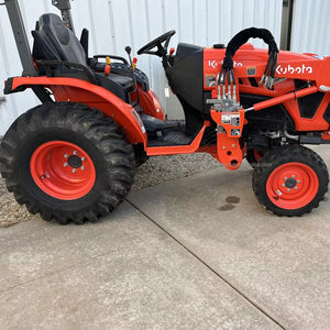 Tractor Compacto Kubota LX3310HSD de 33 HP, 4x4, Diésel, Transmisión Hidrostática, Cargador y Toma de Fuerza, Tractor Agrícola, de Jardinería y Utilitario - Product Image 1