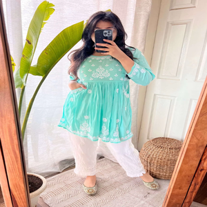 Muselina algodón Chikankari Top corto tela uso diario Premium bordado a mano túnica Kurti 3/4 mangas étnico Top ligero - Product Image 1