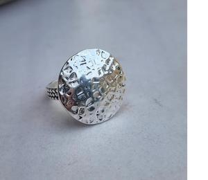 Bague en argent martelé faite à la main 925 bague en argent Sterling bague audacieuse ronde minimaliste bijoux cadeau pour elle - Product Image 3