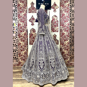 Elegante Lehenga en color vino de cebolla adornado con ritmos y trabajo manual pesado para recepciones de bodas y gran festivo de la India - Product Image 5