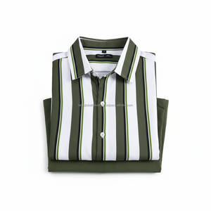 ชุดเซ็ตเสื้อยืดและกางเกงขาสั้นลายทางสำหรับผู้ชายแบบ OEM สีเขียวขาวลายทางแนวตั้ง ชุดลำลอง 2 ชิ้น - Product Image 6