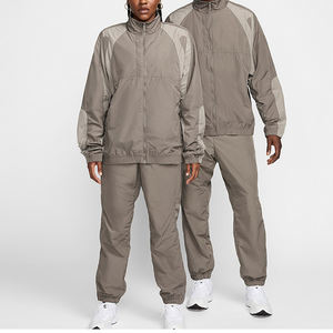 Conjunto de chaqueta cortavientos de dos piezas, ropa de calle de verano personalizada al por mayor, chándal corto ecológico de nailon y poliéster 100% - Product Image 1