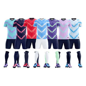 Uniforme de football en polyester respirant et à séchage facile pour hommes, maillot de football personnalisé de haute qualité pour hommes - Product Image 3