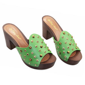 Da <span class=keywords><strong>donna</strong></span> eleganti ciabatte estive da <span class=keywords><strong>donna</strong></span> <span class=keywords><strong>sandali</strong></span> con tacchi quadrati in pelle nera bianca moda <span class=keywords><strong>donna</strong></span> scivoli traspiranti - Product Image 5