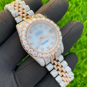 Dames Sport <span class=keywords><strong>White</strong></span> Iced Out Horloge Met Grotere Diamanten Moeder Parel Wijzerplaat Roestvrij Staal Band Hiphop Stijl Geschenkcollectie - Product Image 2