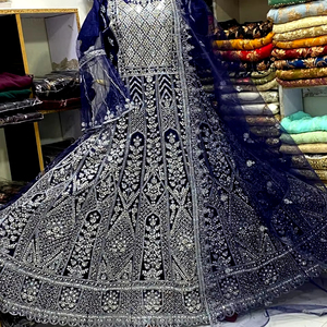 Venta caliente boda paquistaní Maxi Long Flair con bordado único y piedra de espejo trabajo manual al por mayor precio de fábrica - Product Image 1