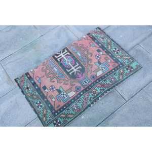 Alfombra Persa Roja Turca Pequeña (1.7x2.8 Pies) de Lana con Parches y Base de Látex, Alfombra Tradicional Ecológica - Product Image 3