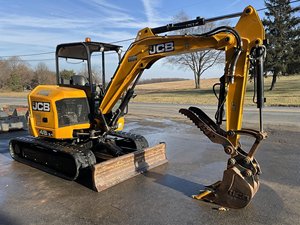 Excavadora de cadenas JCB 8026 de 2.6 toneladas con motor Perkins, hidráulica Kawasaki, control PLC y alta eficiencia - Product Image 3