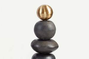 Sculpture en pierre en aluminium de conception ultime Sculpture en métal de finition noir et or de meilleure qualité pour la décoration de table - Product Image 6