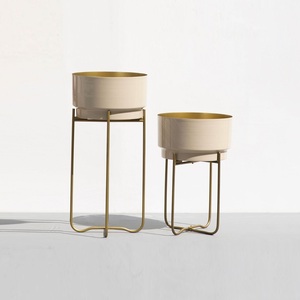 Lot de 2 jardinières en métal beige doré avec support Pots de fleurs décoratifs d'intérieur modernes Grands porte-plantes courts pour maisons de luxe - Product Image 4