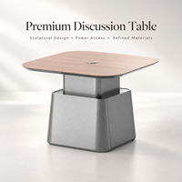 Table de réunion carrée de luxe avec structure en MDF et surface en pierre frittée pour espace de réception de bureau