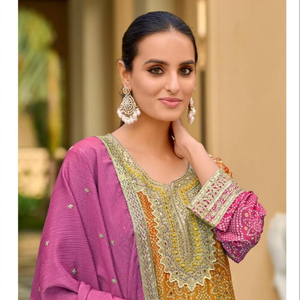 Impression numérique pure exquise de Chinon Shalwar Kameez avec Dupatta brodé et intérieur un mélange étonnant de style et de confort - Product Image 1