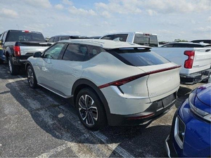 Oferta con Descuento, Vehículo Eléctrico Kia EV6 Light 2024, Auto Usado, Bajo Kilometraje - Product Image 2