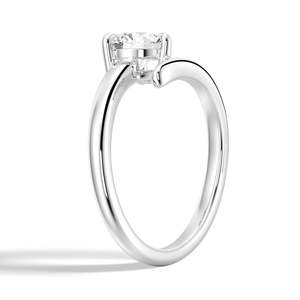 Anillo Solitario de Diamante Moissanita en Oro de 14K, Corte Redondo con Elegante Banda de Oro de 14K - Product Image 6
