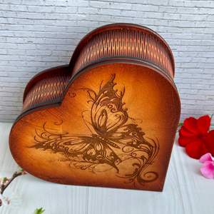 Boîte à bijoux en bois artisanale en forme de cœur, organisateur en bois massif écologique pour bagues et boucles d'oreilles - Product Image 5