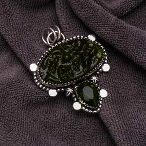 Pendentif Moldavite en argent sterling 925 avec chaîne de pierres précieuses naturelles changeantes Cadeau parfait pour maman ou elle - Product Image 2