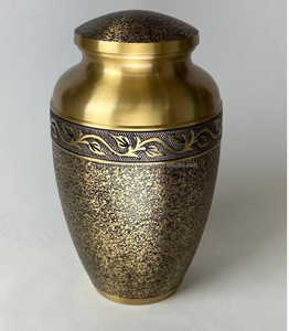 Urna Funeraria de Latón de Alta Calidad de 10 Pulgadas Extra Grande con Acabado de Peltre Grabada para Cenizas Humanas o de Mascotas Estilo Americano - Product Image 6